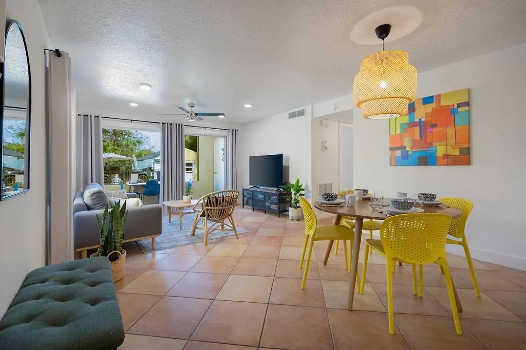 Apartment * New * Serene Retreat / Private Patio & Pool *