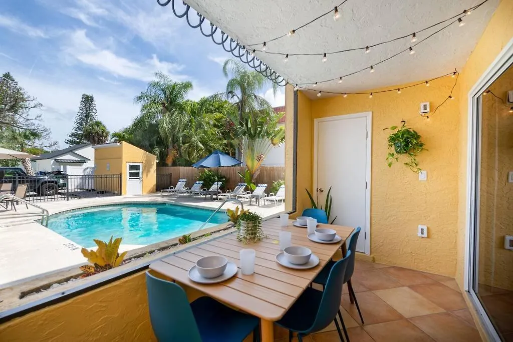 * New * Serene Retreat / Private Patio & Pool * Apartment Sarasota