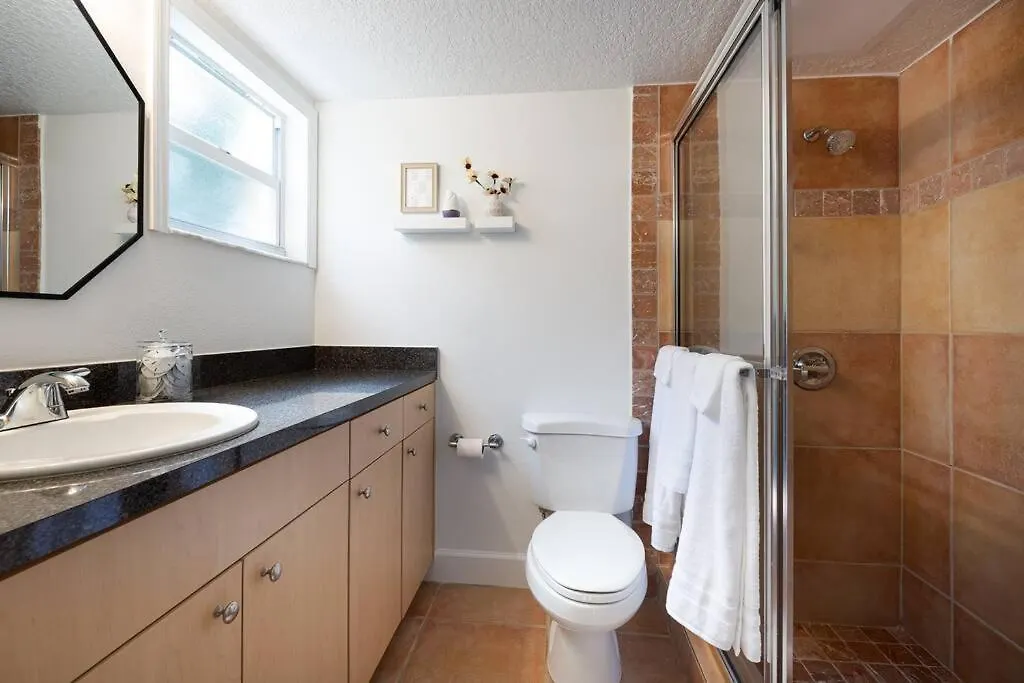 Apartment * New * Serene Retreat / Private Patio & Pool *