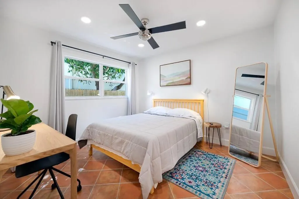 * New * Serene Retreat / Private Patio & Pool * Sarasota