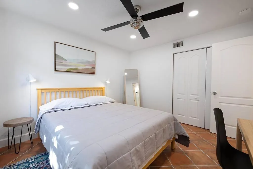 * New * Serene Retreat / Private Patio & Pool *