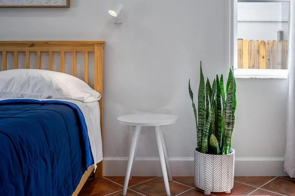 Apartment * New * Serene Retreat / Private Patio & Pool *