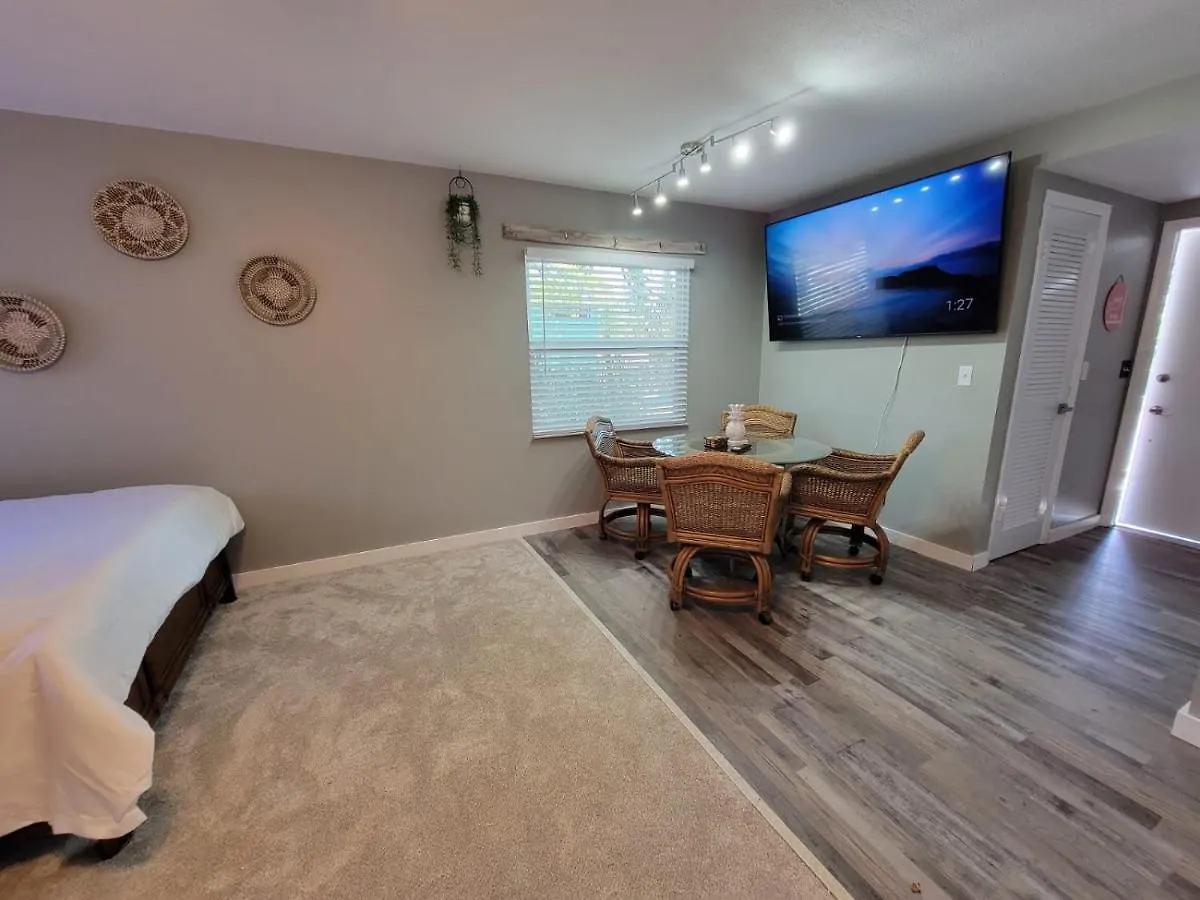 Walk To Siesta Beach, Restaurants, Shopping & More! * Sarasota