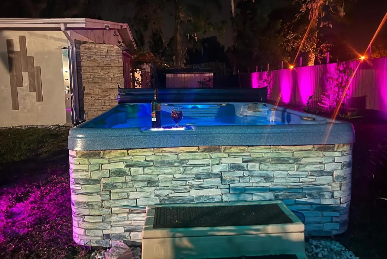 Close To Beaches With Hot Tub And Large Garden Апартаменты