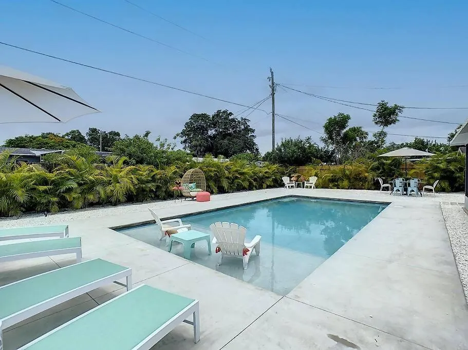 Ferienhaus The Pink Flamingo Mid Century Heated Pool Paradise *