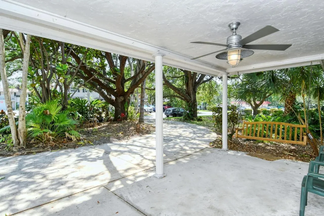 Walk To Beach, Restaurants, Shopping/hot Tub! Sarasota
