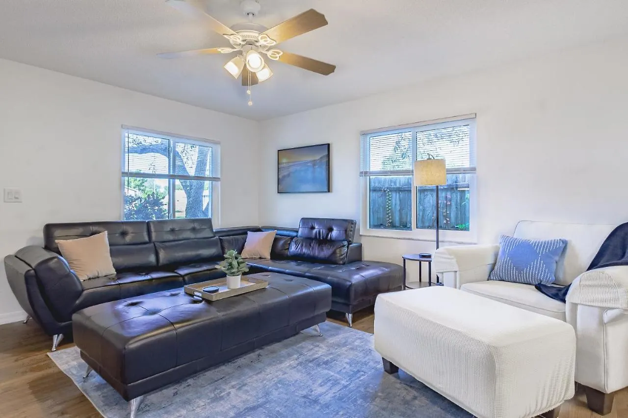 Quaint In A South Neighborhood *