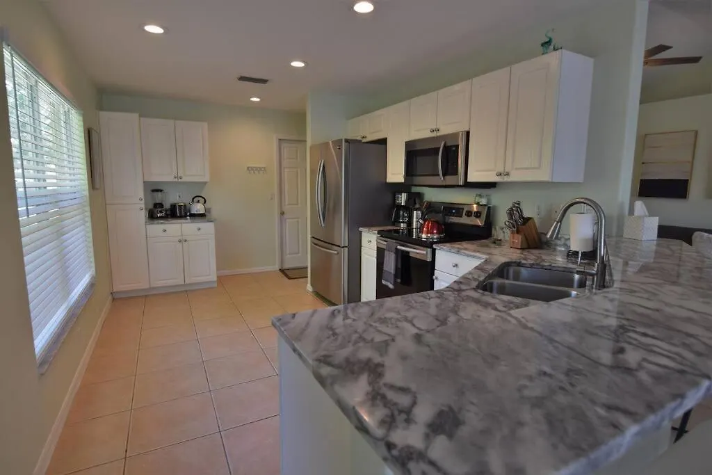 Florinda 3bdr/2bth 2car Garage With New Pool Holiday home Sarasota