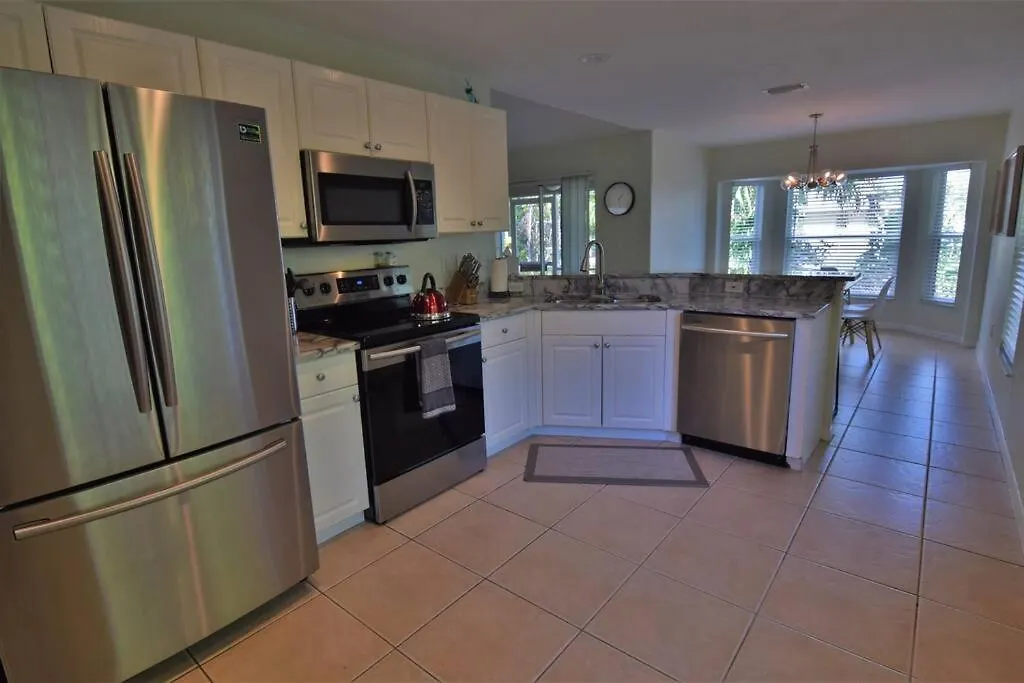 Florinda 3bdr/2bth 2car Garage With New Pool Holiday home Sarasota