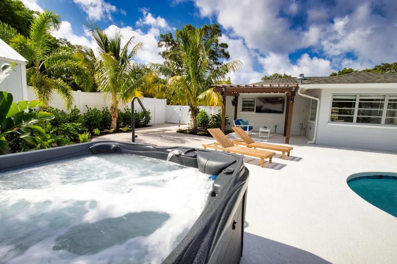 Tropical Oasis, Heated Pool, Hot Tub, Near Siesta Key * 사라소타