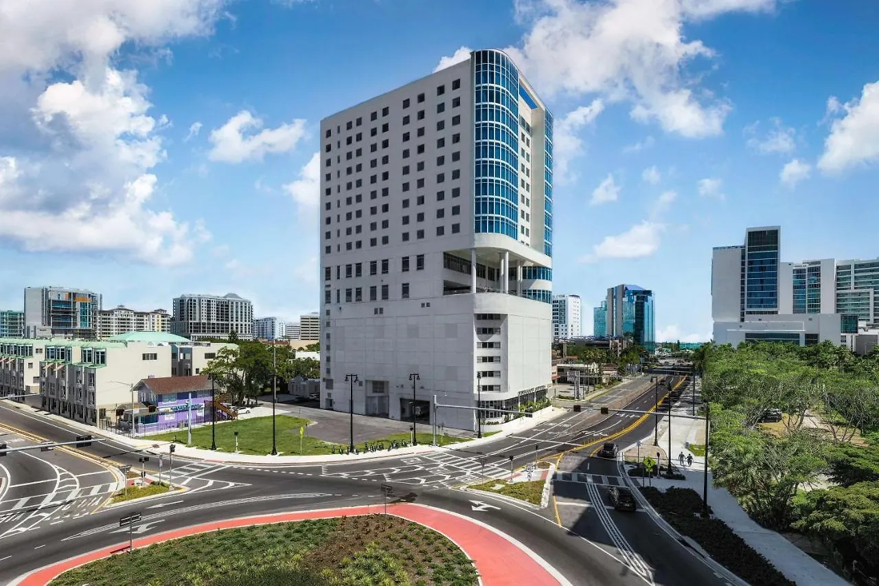 Hotel Embassy By Hilton Sarasota