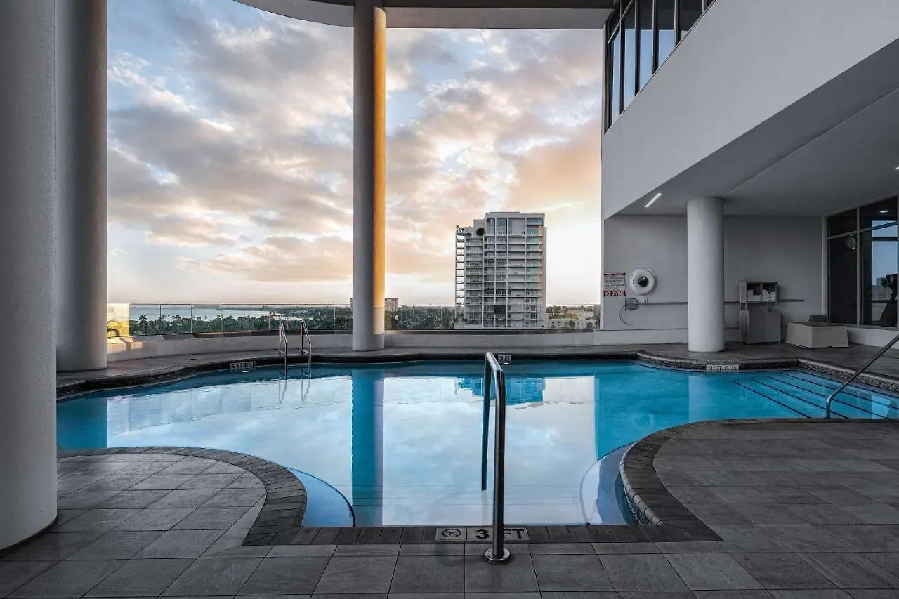 Hotel Embassy By Hilton Sarasota