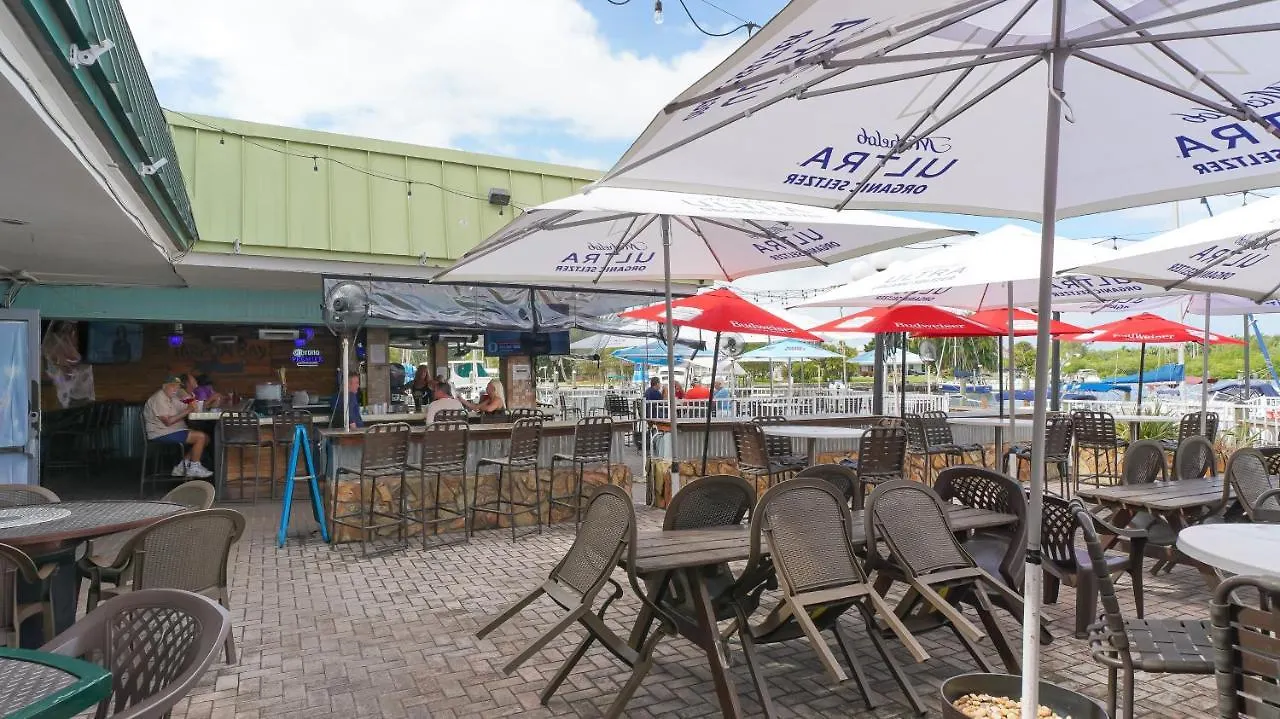 Waterfront Room, Heated Pool, Tiki Bar & Grill *