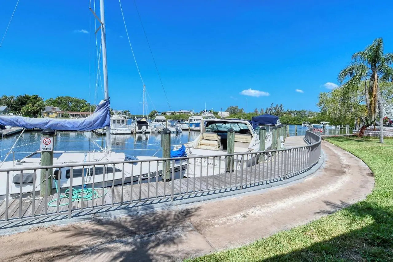 Waterfront Room, Heated Pool, Tiki Bar & Grill * Sarasota