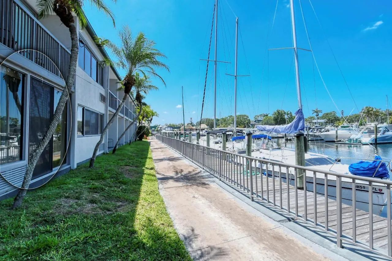 Aparthotel Waterfront Room, Heated Pool, Tiki Bar & Grill South Bradenton