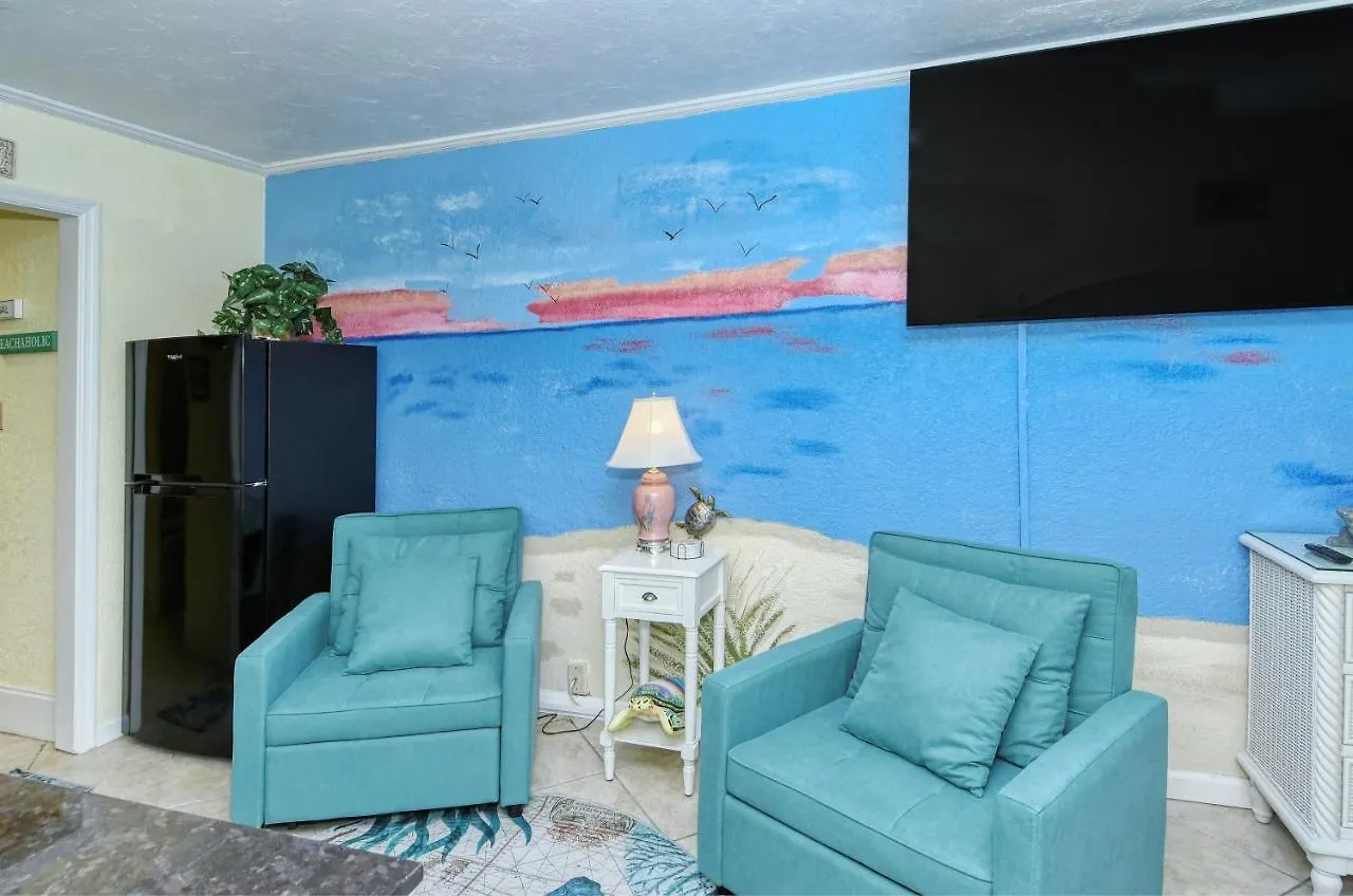 Aparthotel Waterfront Room, Heated Pool, Tiki Bar & Grill *