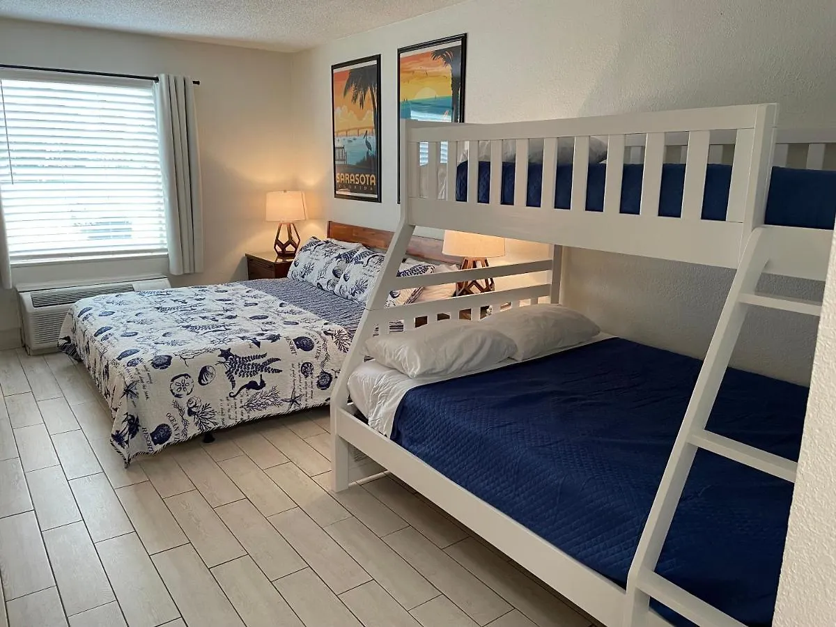 Aparthotel Heated Pool, Bunk Beds, King Bed, Huge Tv, Marina, Tiki Bar