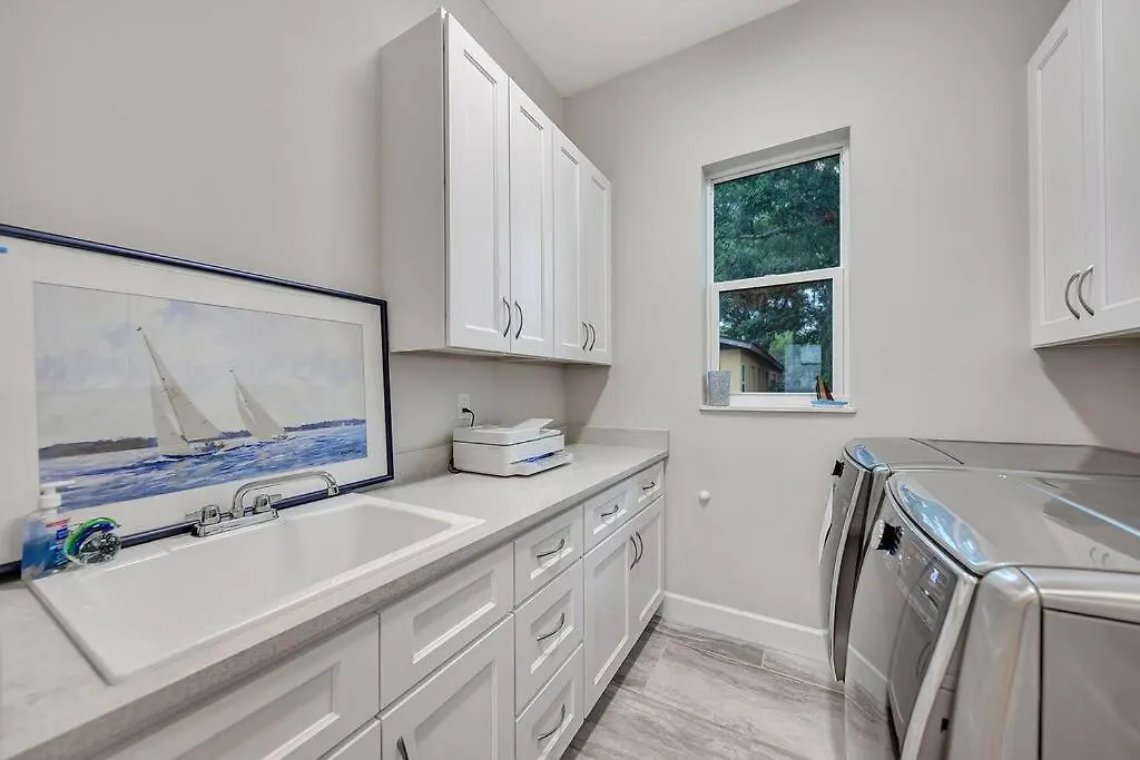 Courtyard With Pool, & Sauna Close To & Center Holiday home Sarasota