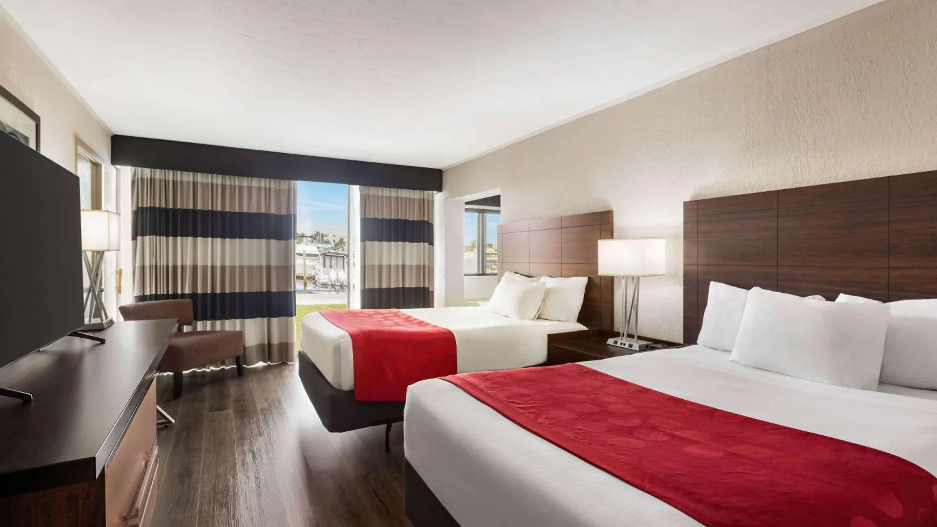 Hotel Ramada By Wyndham Waterfront