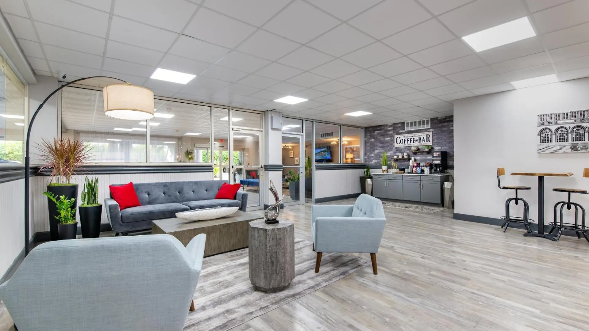 Hotel Ramada By Wyndham Waterfront 2*