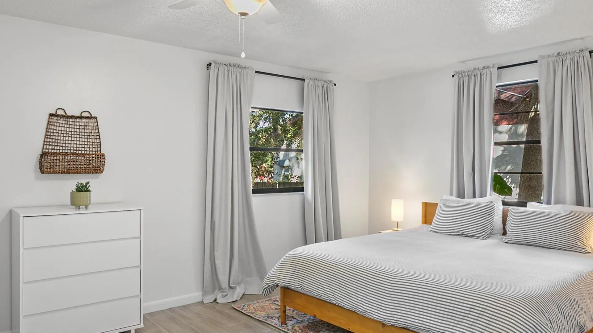 Modern Vacation Near Siesta Key & Downtown * サラソータ