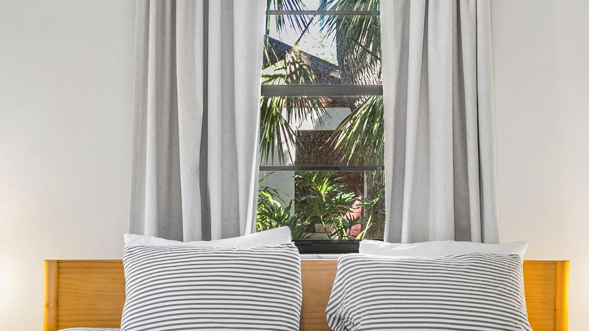 Modern Vacation Near Siesta Key & Downtown 別荘 *
