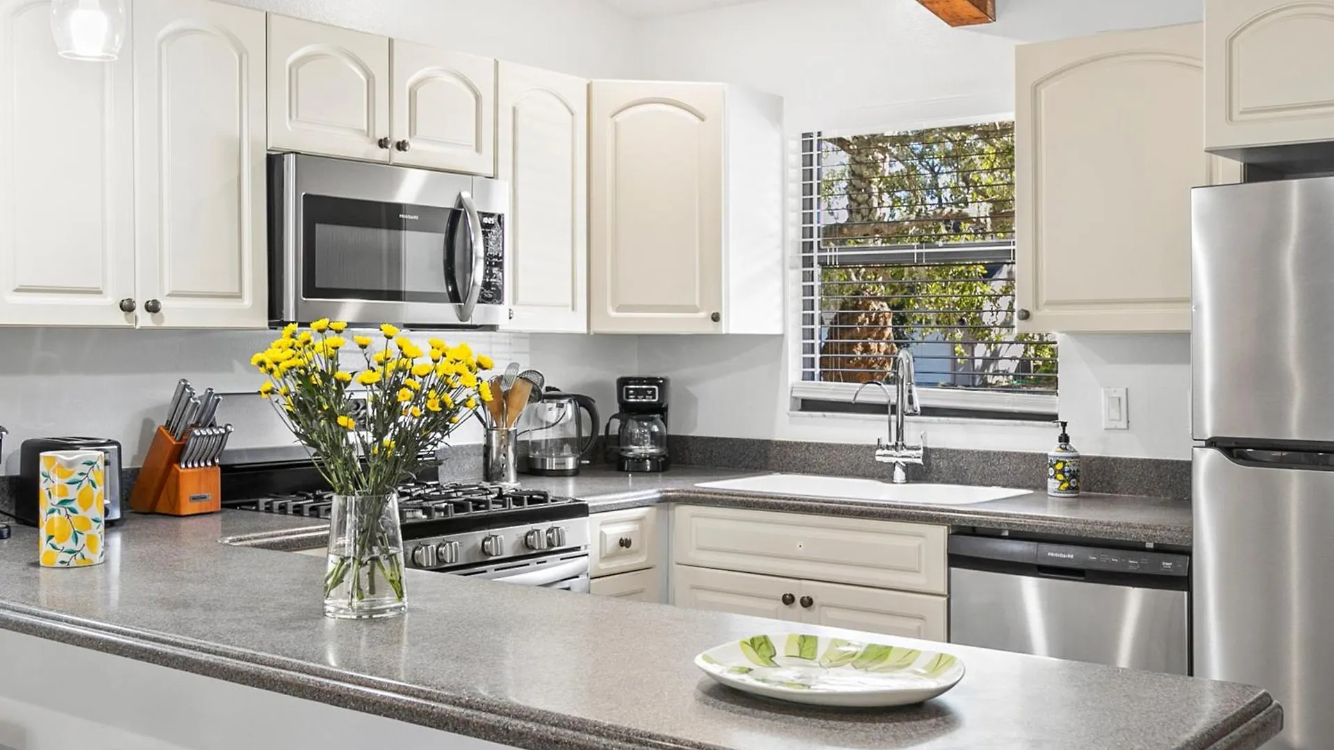 Modern Vacation Near Siesta Key & Downtown 別荘 サラソータ