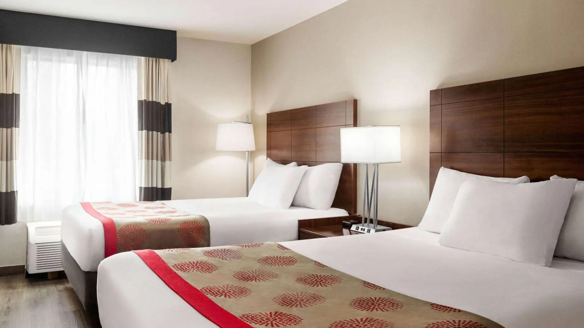 Hotel Ramada By Wyndham Waterfront