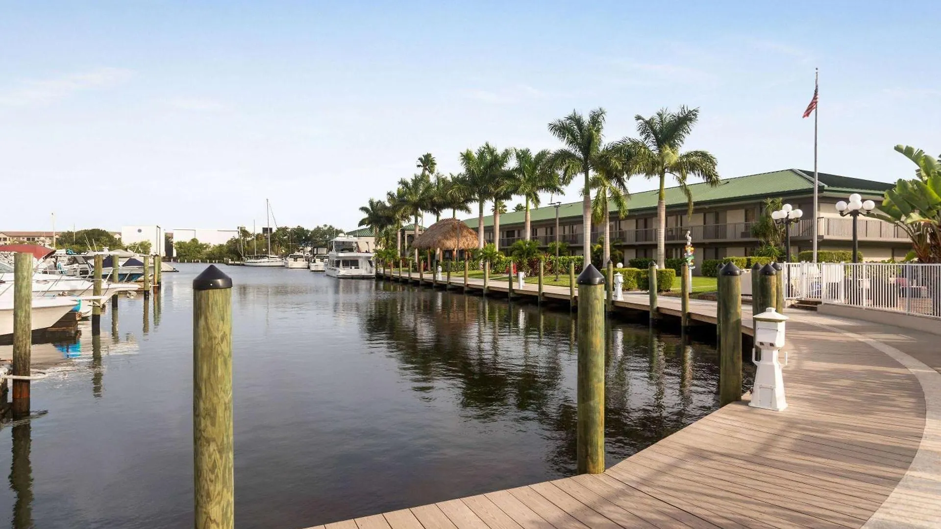 Ramada By Wyndham Waterfront 2*