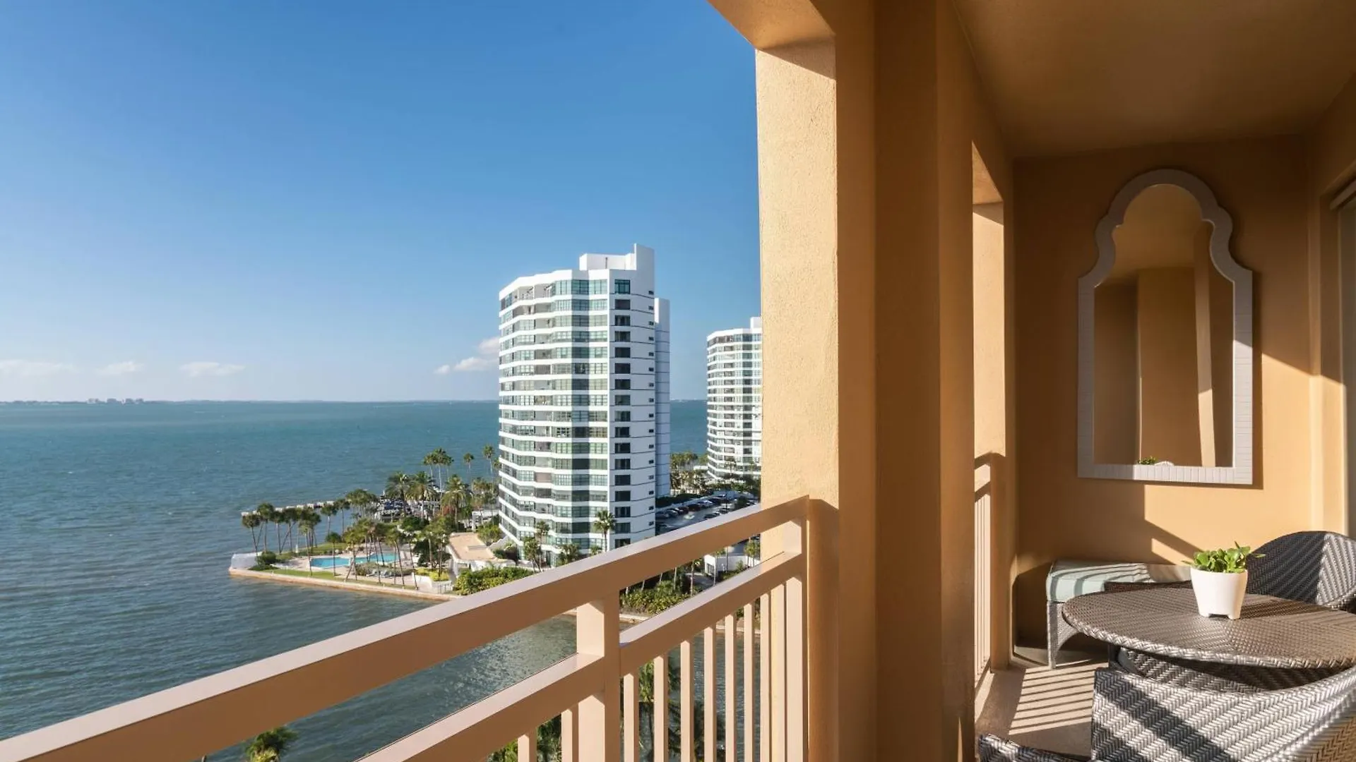 The Ritz-carlton,