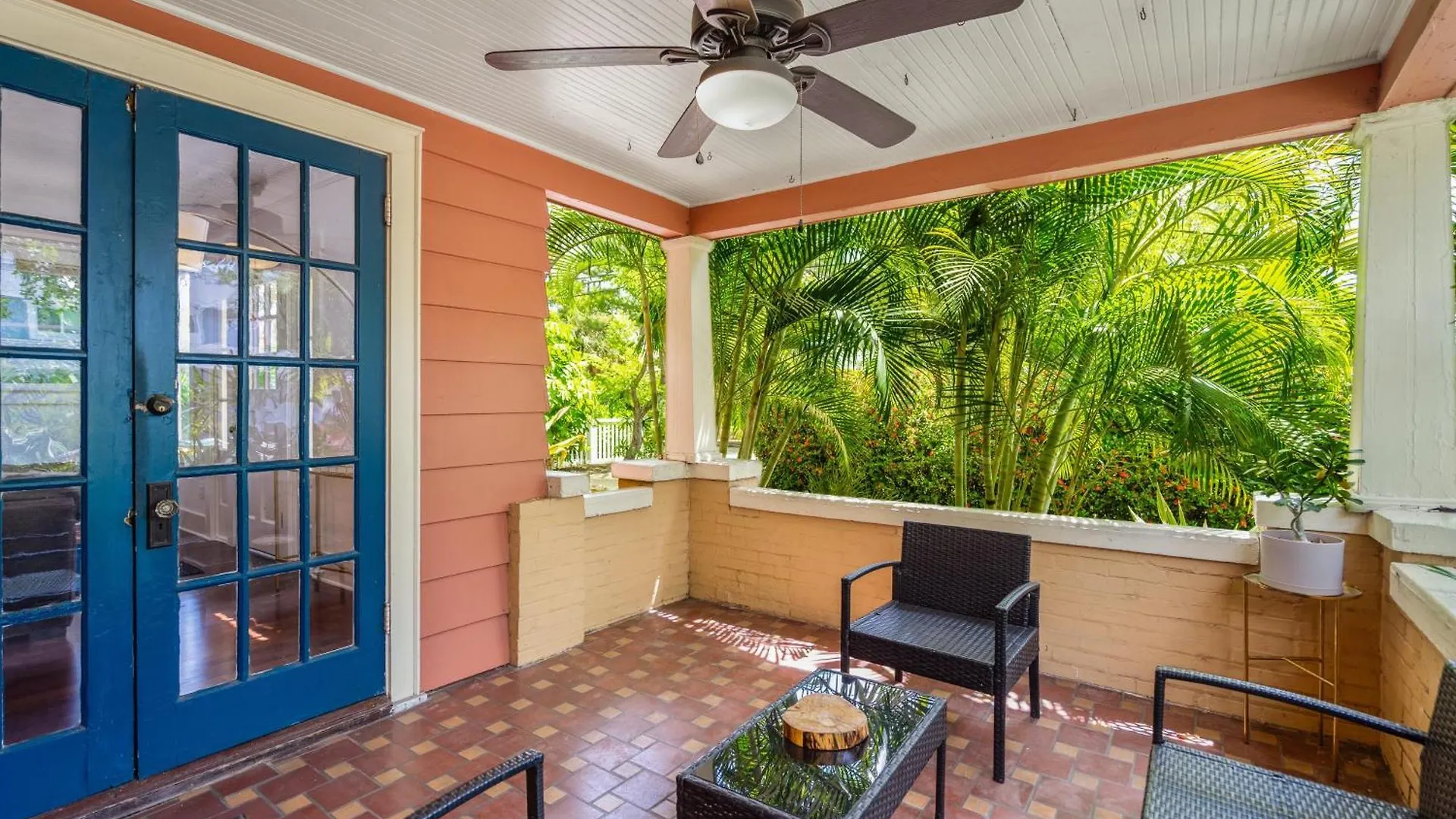 Julia Place Holiday home