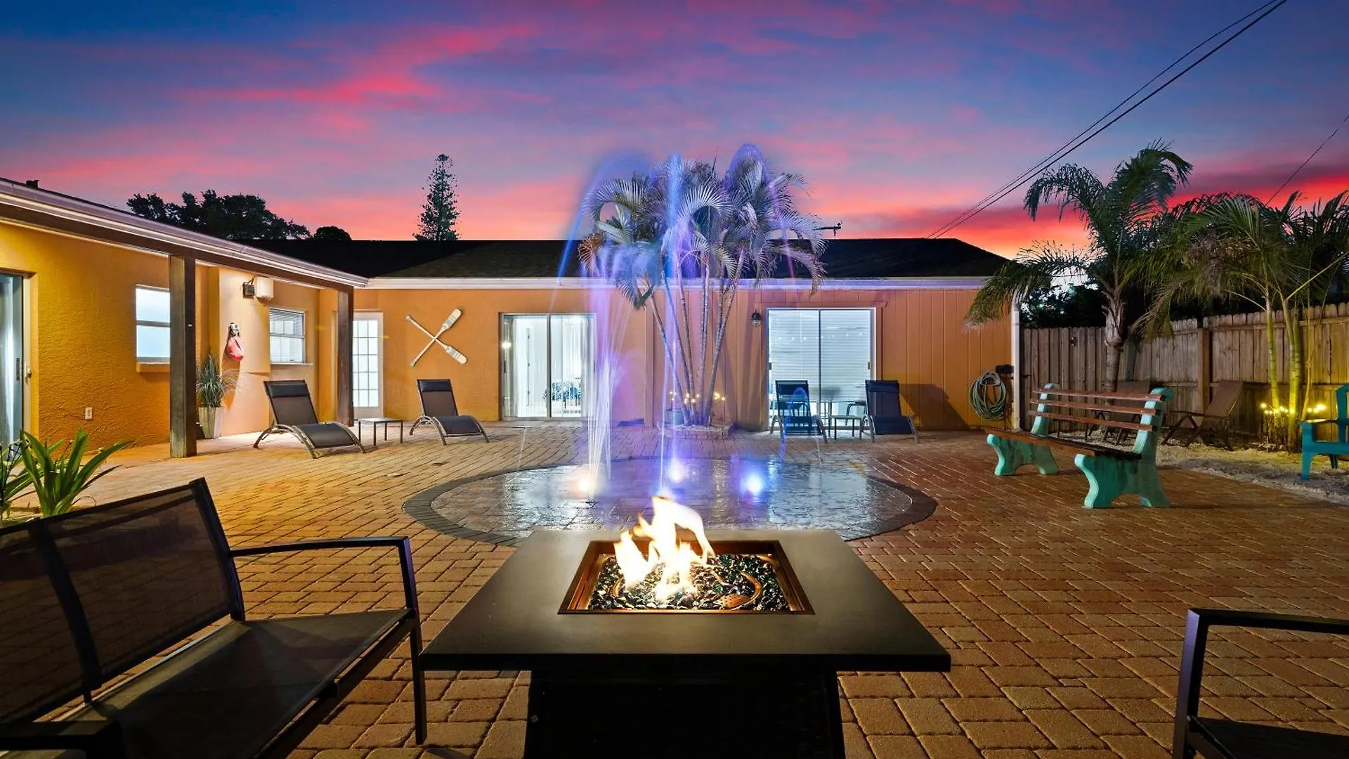 Coastal W Amazing Courtyard - Splash Pad! Holiday home Sarasota