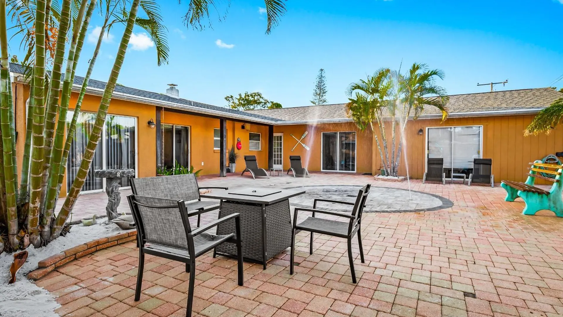 Holiday home Coastal W Amazing Courtyard - Splash Pad!