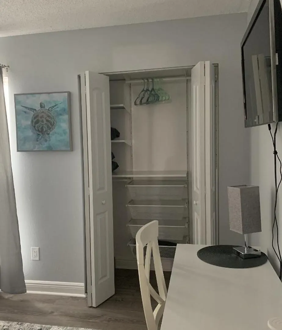Modern 3bad2bath Condo, Ground Floor, With Backyard And Shared Heated Pool, 1 Min To Food , Shopping Plaza And 10 Min To Siesta Apartment *