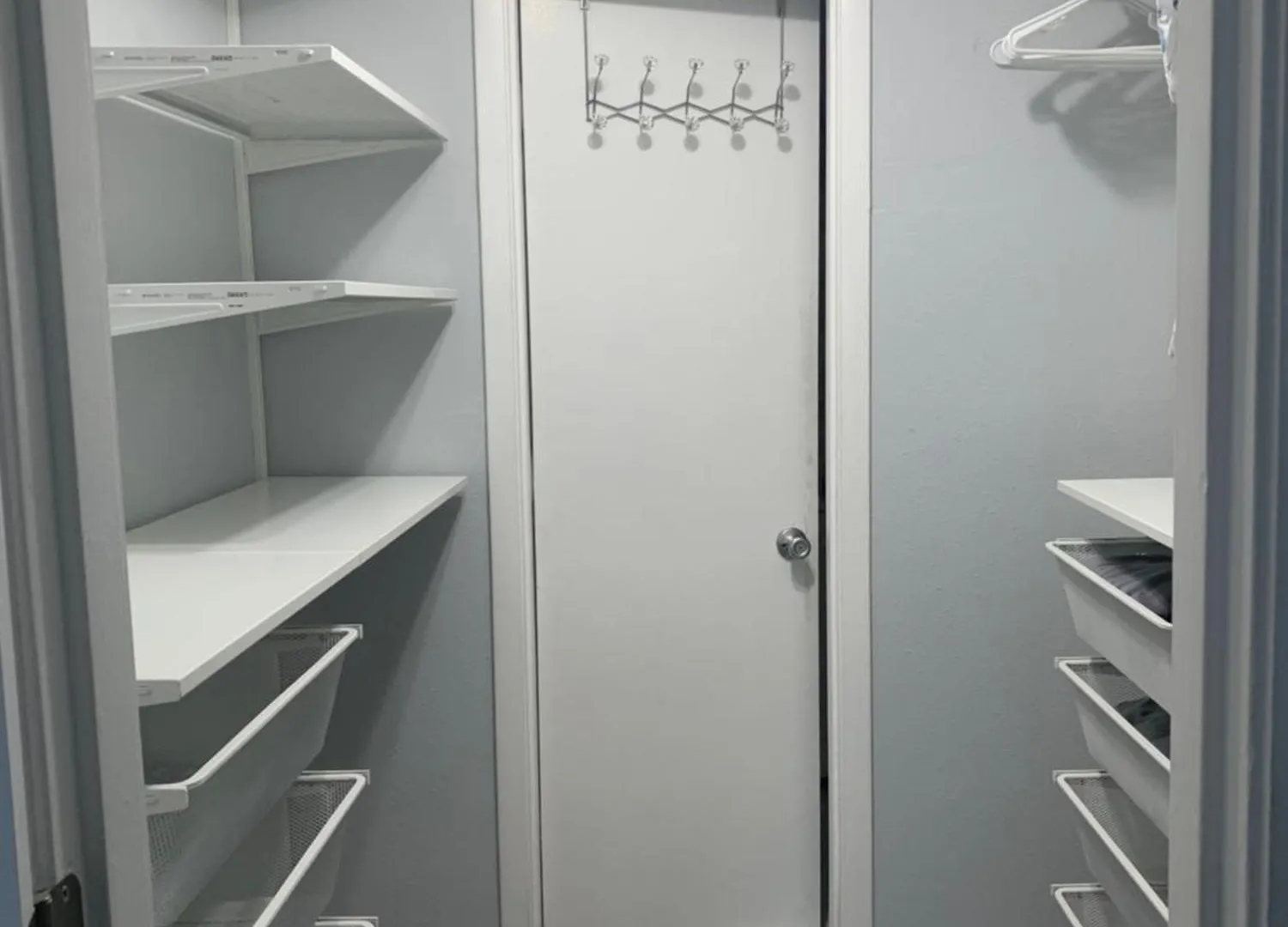 Modern 3bad2bath Condo, Ground Floor, With Backyard And Shared Heated Pool, 1 Min To Food , Shopping Plaza And 10 Min To Siesta * Sarasota