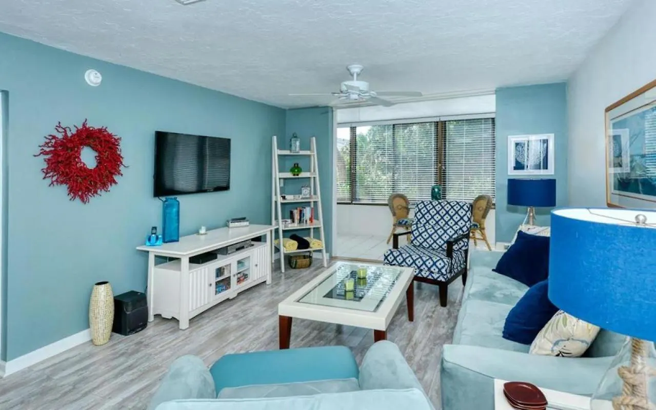 1255-202 Steps From The Bay With Pool Views Holiday home