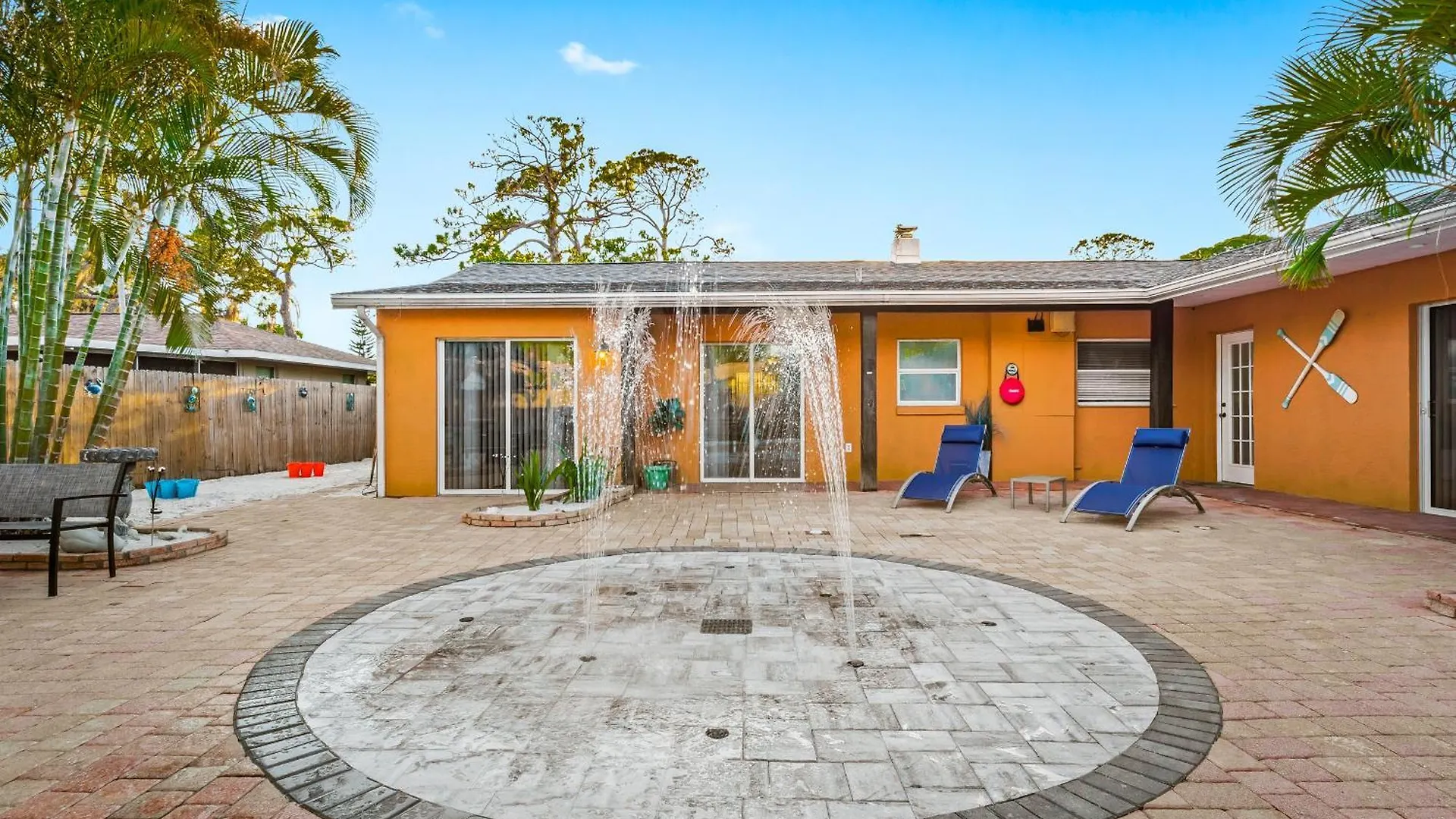 Coastal W Amazing Courtyard - Splash Pad! Holiday home Sarasota