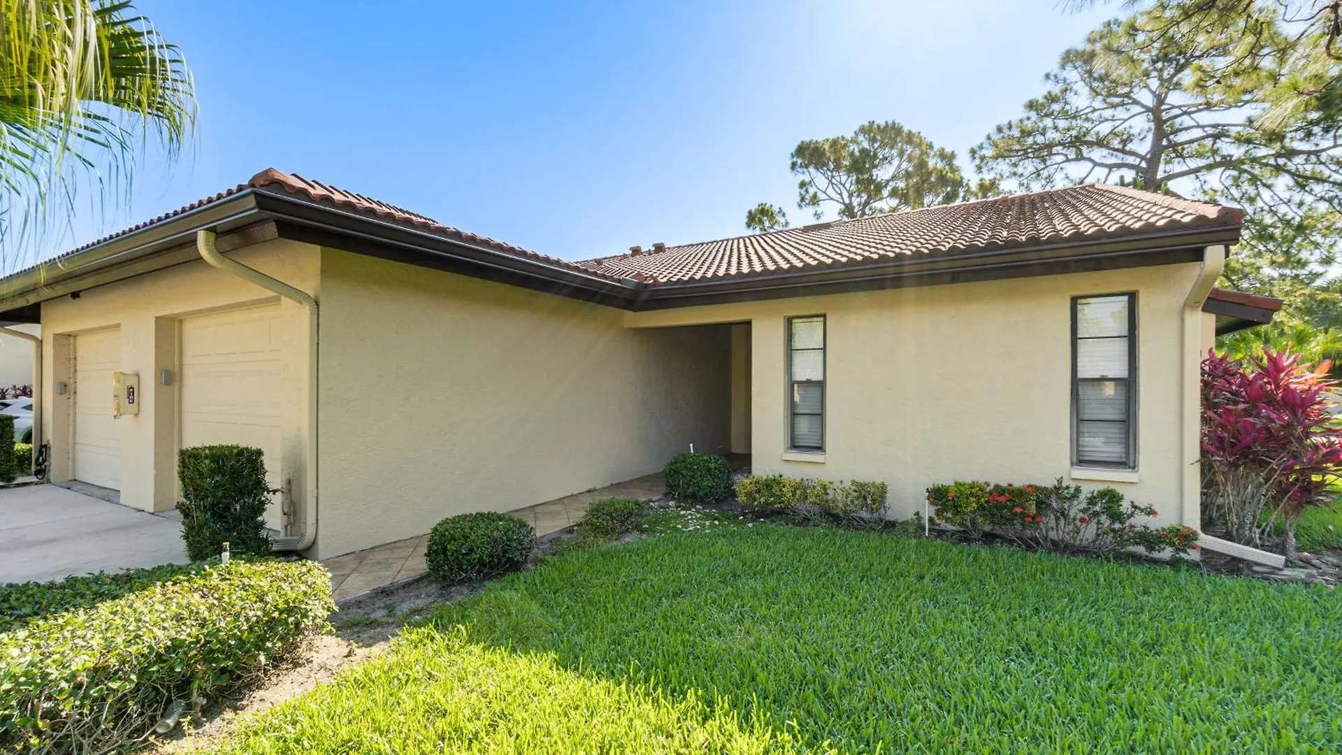 With Pool Access About 4 Mi To Beach! *