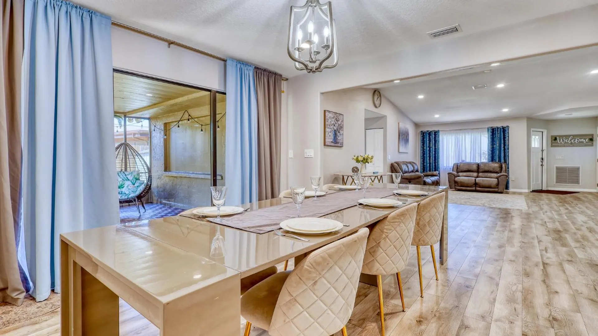 10 Sleeps 3bd 2bth House Hot Tub Free Parking *