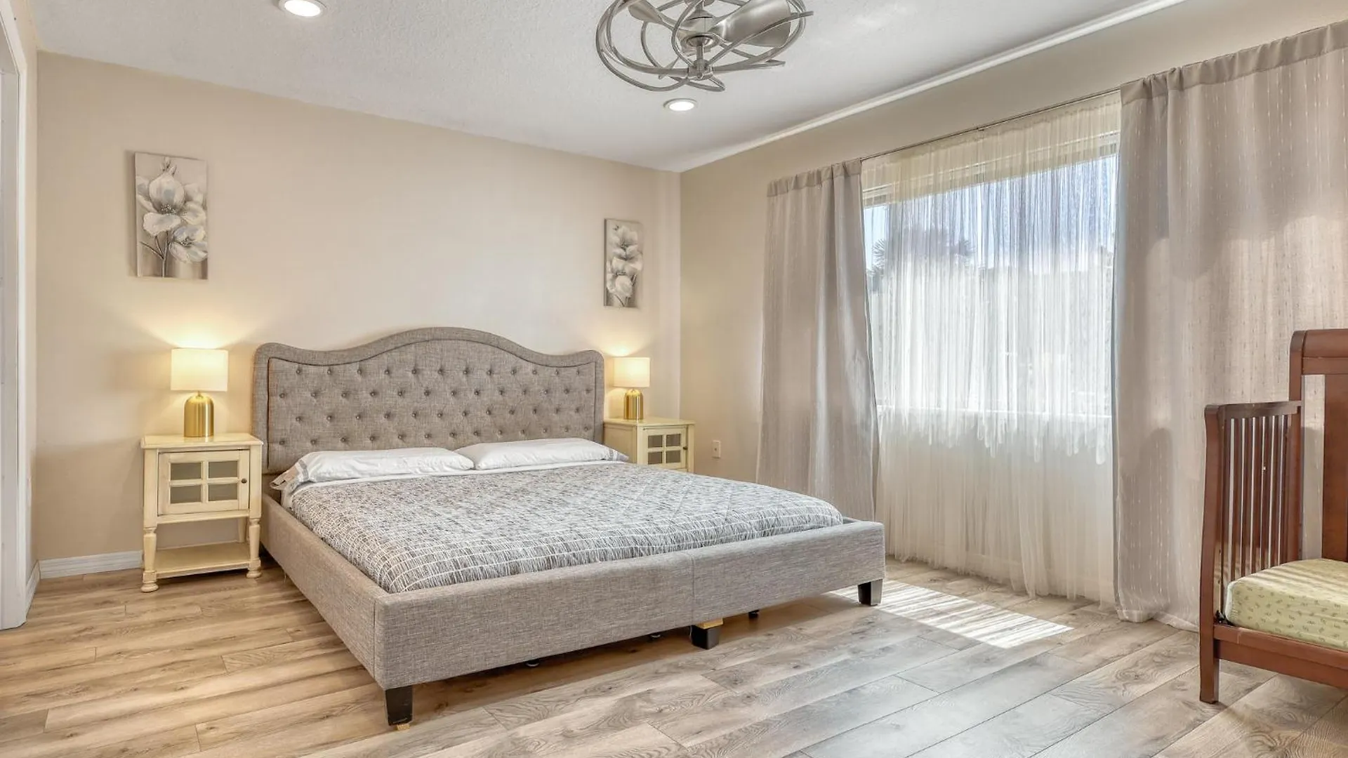 10 Sleeps 3bd 2bth House Hot Tub Free Parking Nyaraló