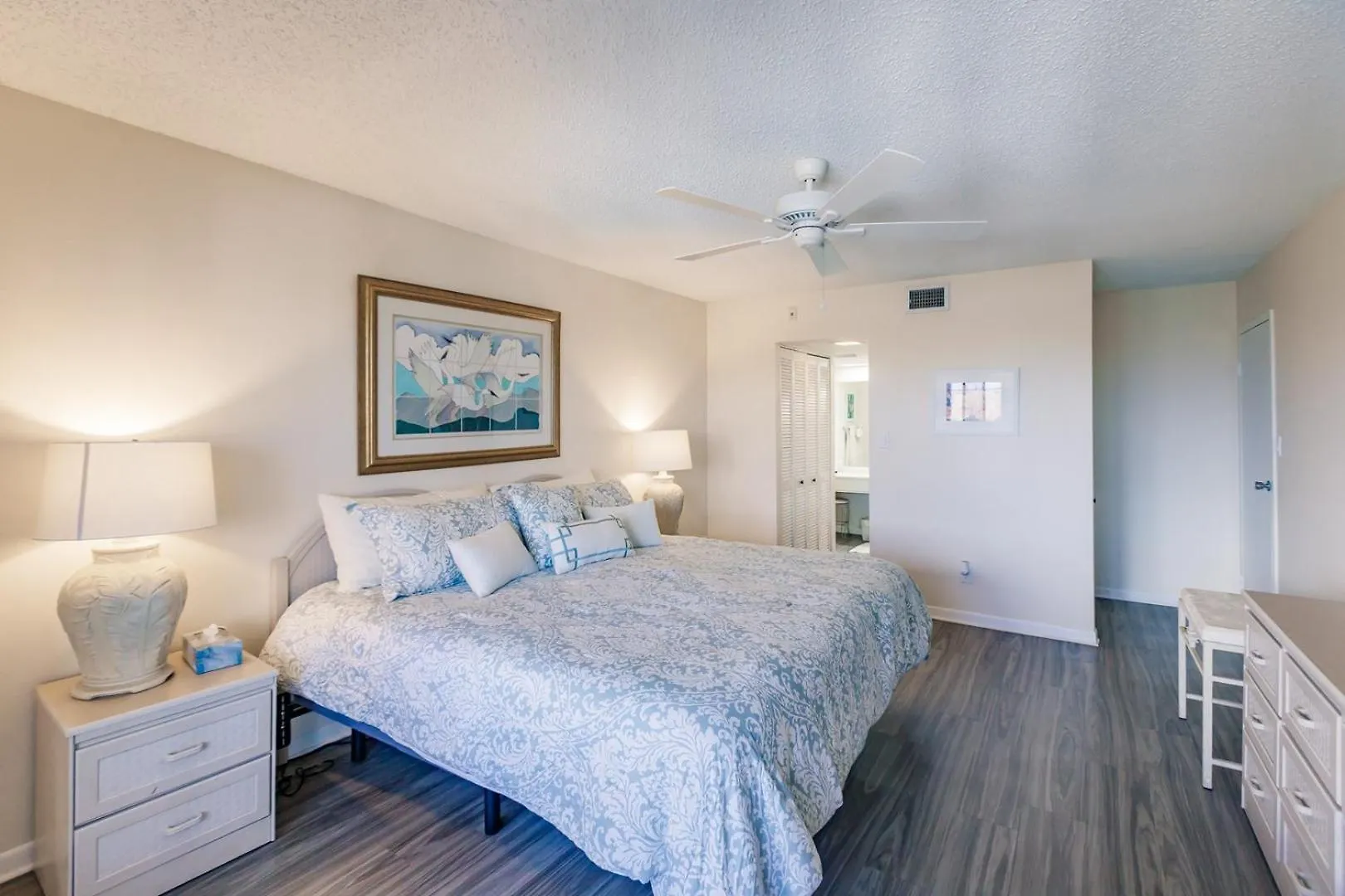 1055-302 Third Floor High-rise Retreat Sarasota