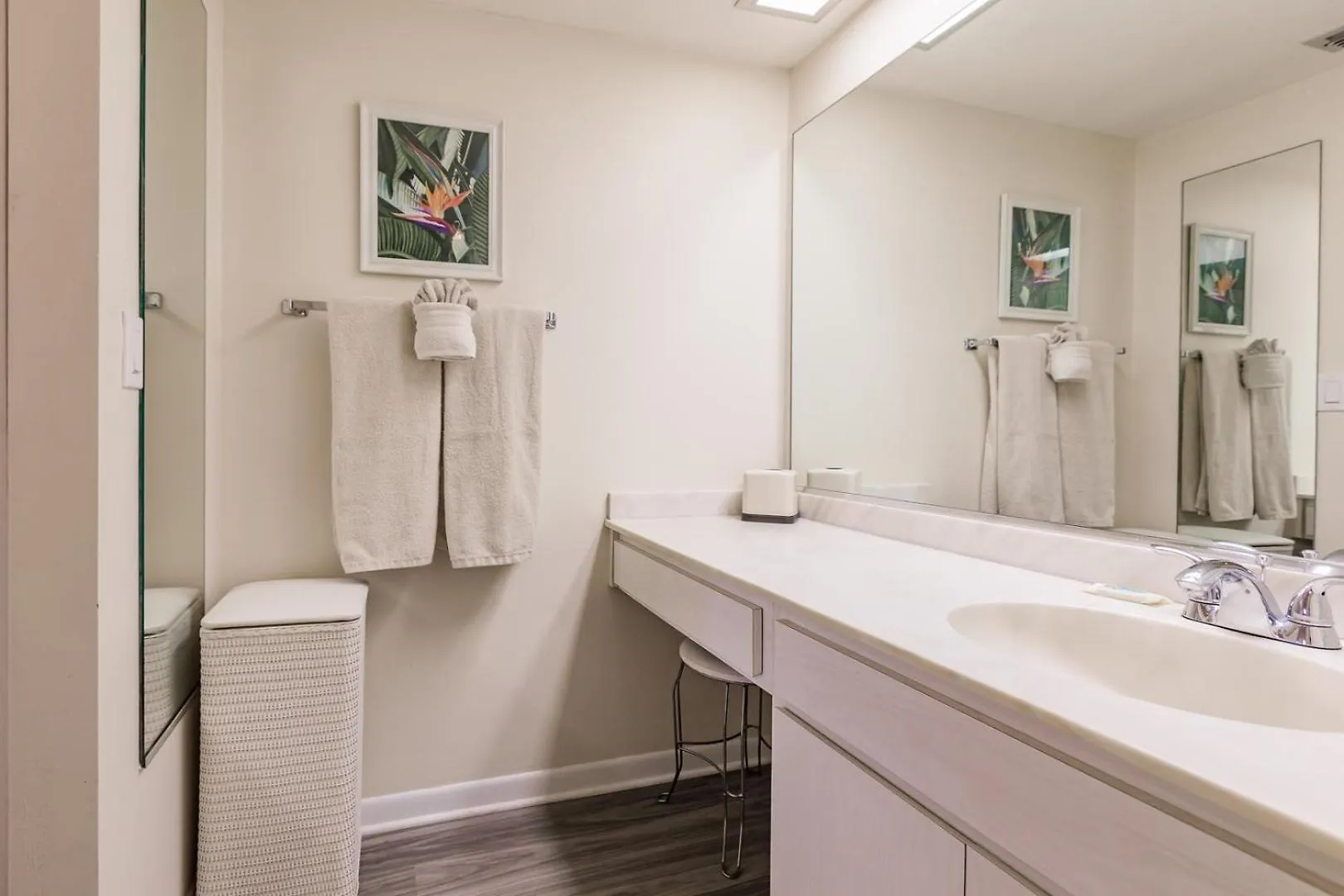 1055-302 Third Floor High-rise Retreat Sarasota