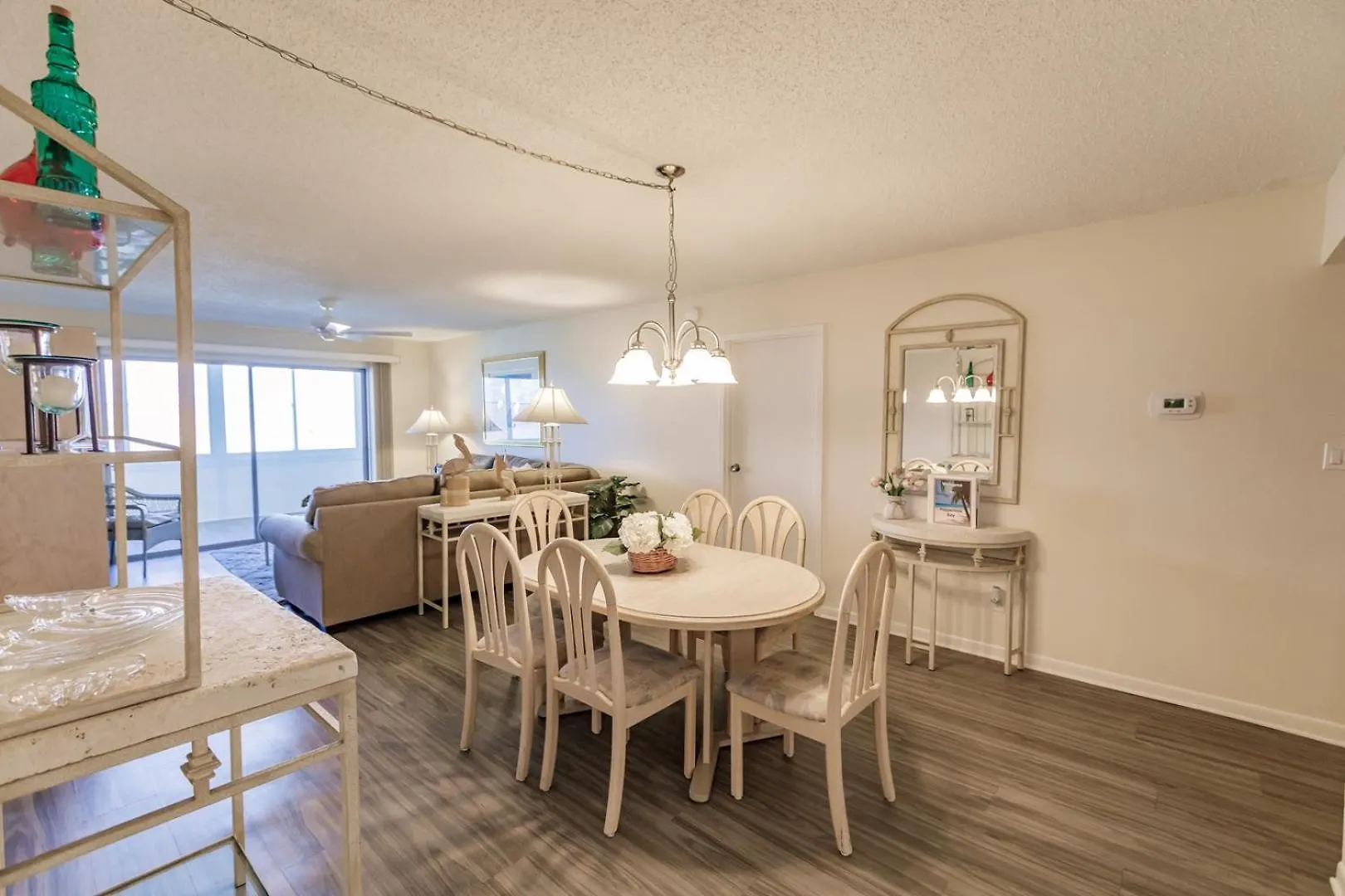1055-302 Third Floor High-rise Retreat *