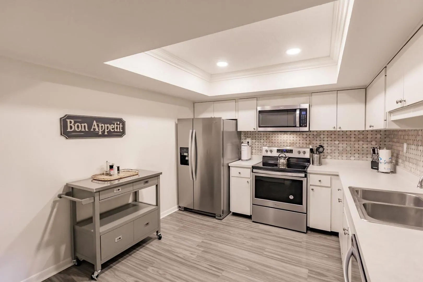 1055-302 Third Floor High-rise Retreat *