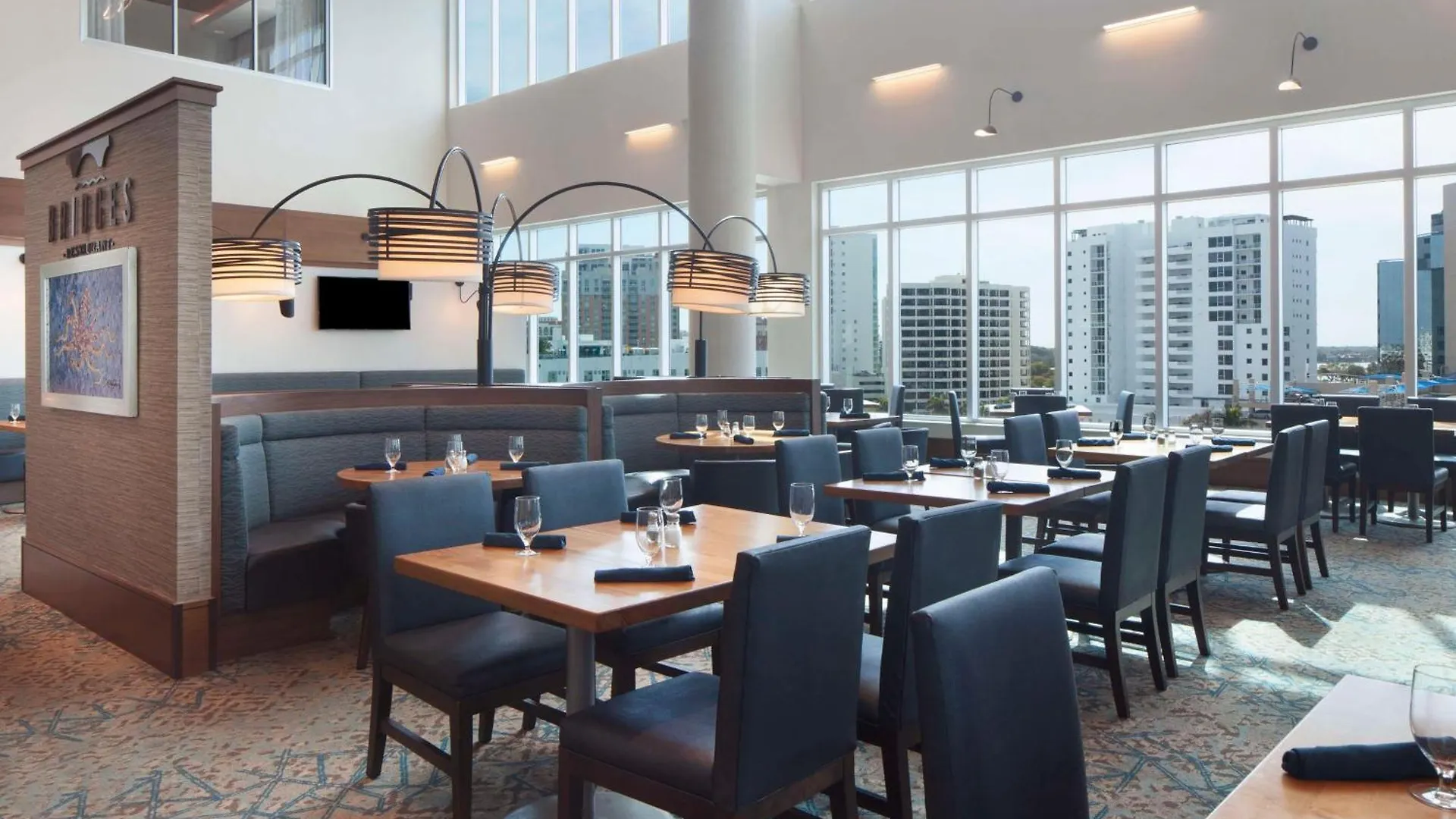 Hotel Embassy By Hilton Sarasota