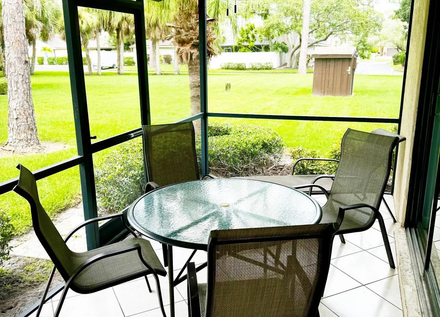 Pine Tree Pool Close To The Beaches Siesta Key