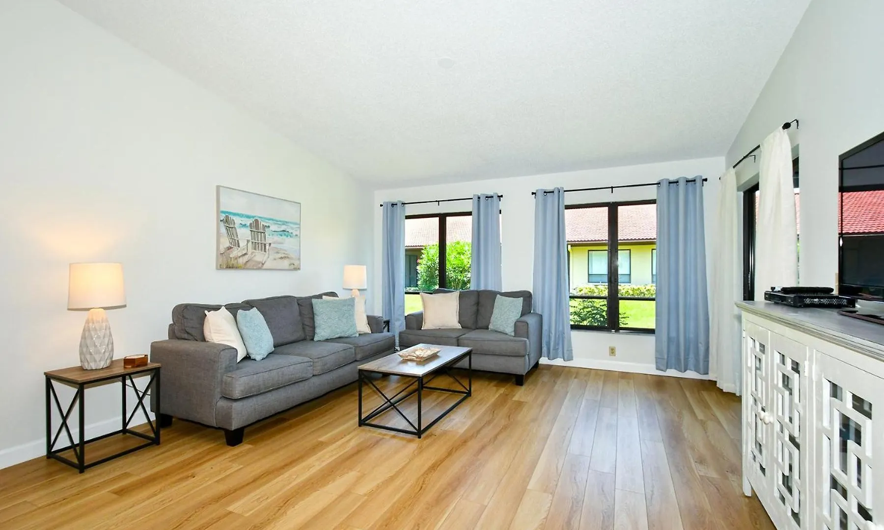Pine Tree Pool Close To The Beaches Siesta Key
