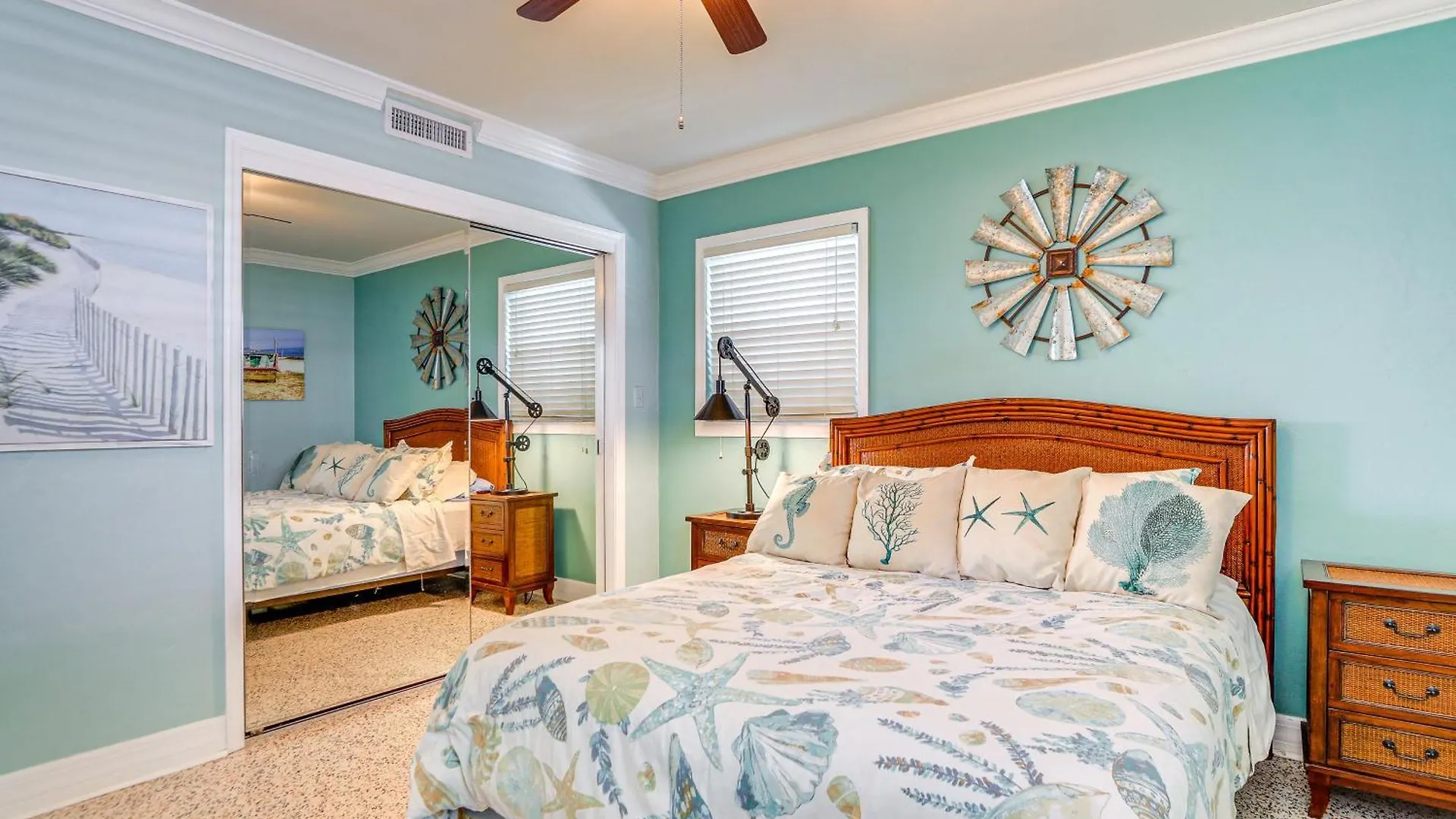 Holiday home Quiet Retreat - 6 Mi To Siesta Key Beach!