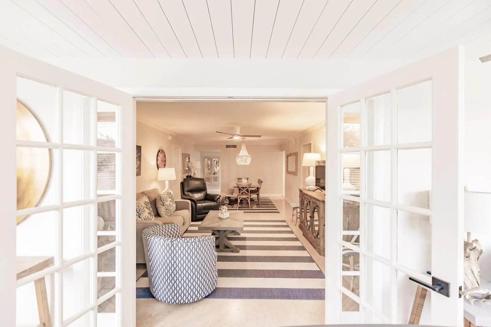 1055-206 High-rise Luxury 75 Yards From The Shore