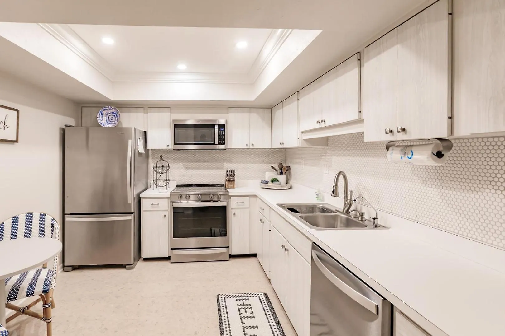 1055-206 High-rise Luxury 75 Yards From The Shore *